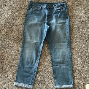 NWOT Women’s Levi capris